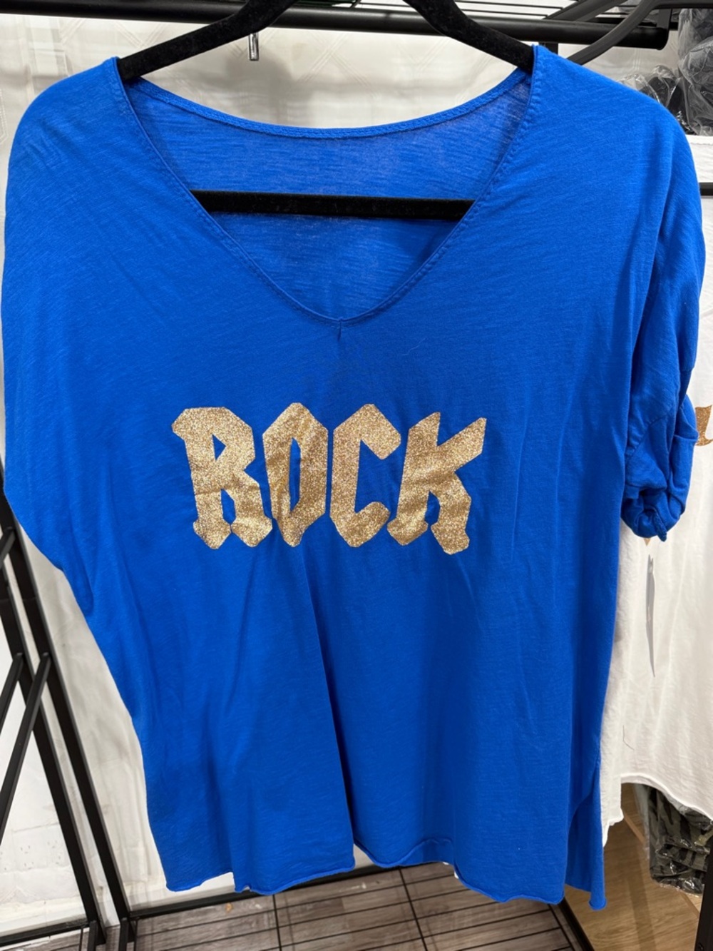 MADE IN ITALY Graphic ROCK  V-Neck Women's Top